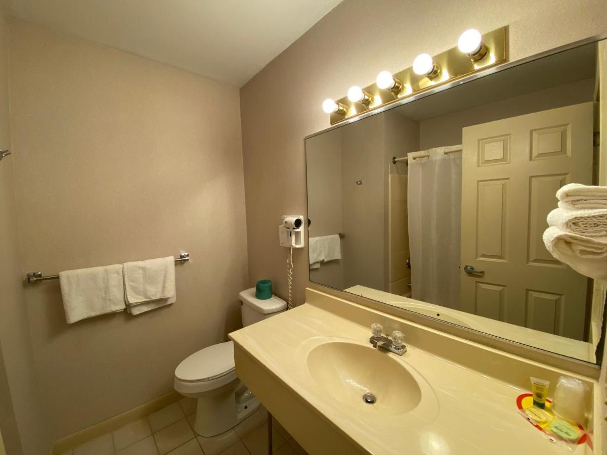 Economy Lodge 682 Main St ستيربريدج المظهر الخارجي الصورة