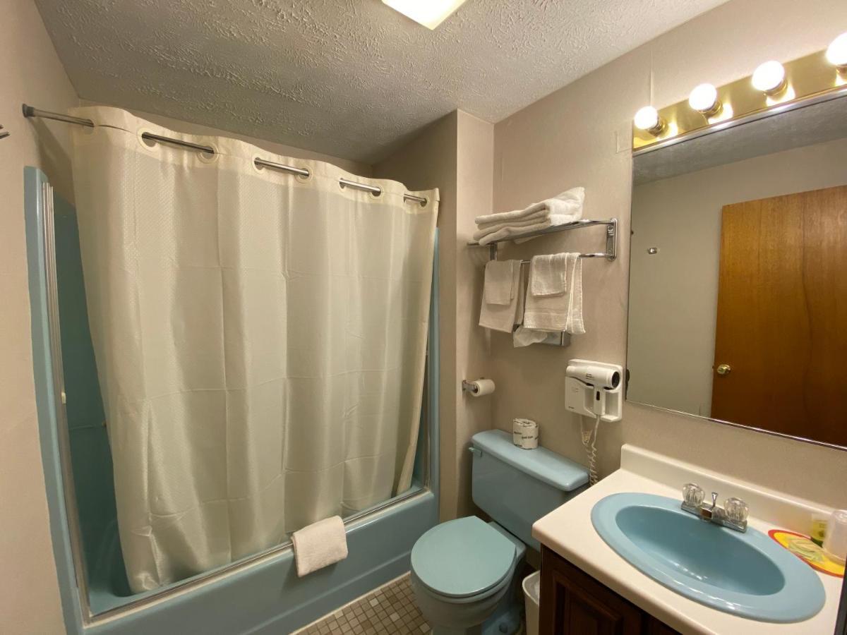 Economy Lodge 682 Main St ستيربريدج المظهر الخارجي الصورة