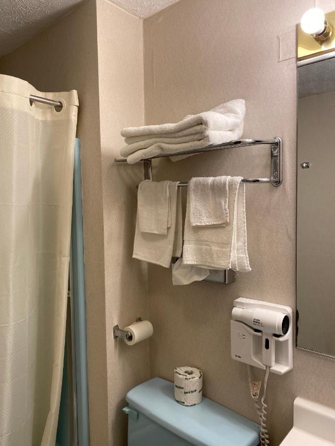 Economy Lodge 682 Main St ستيربريدج المظهر الخارجي الصورة