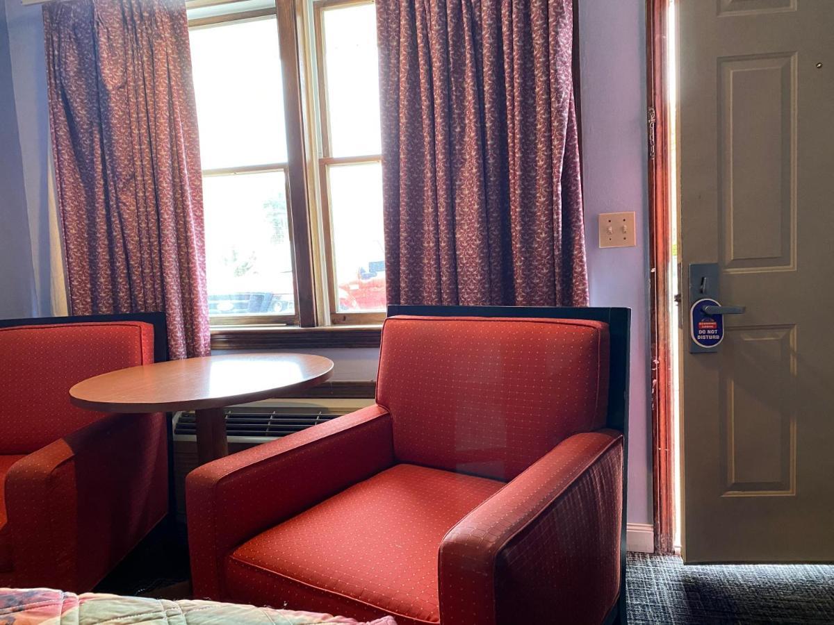Economy Lodge 682 Main St ستيربريدج المظهر الخارجي الصورة