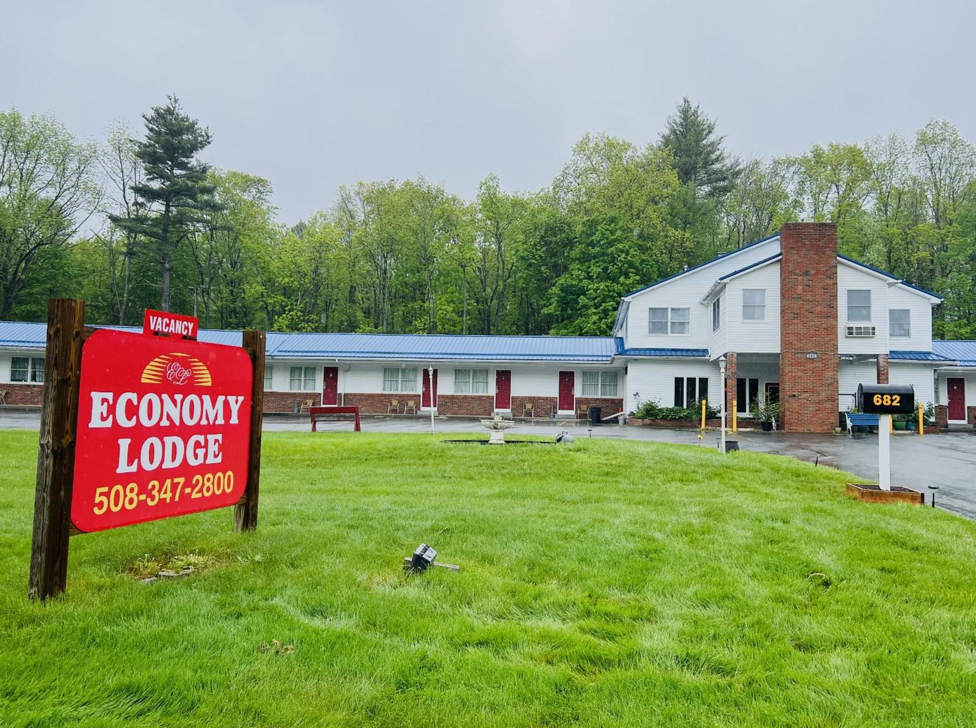 Economy Lodge 682 Main St ستيربريدج المظهر الخارجي الصورة