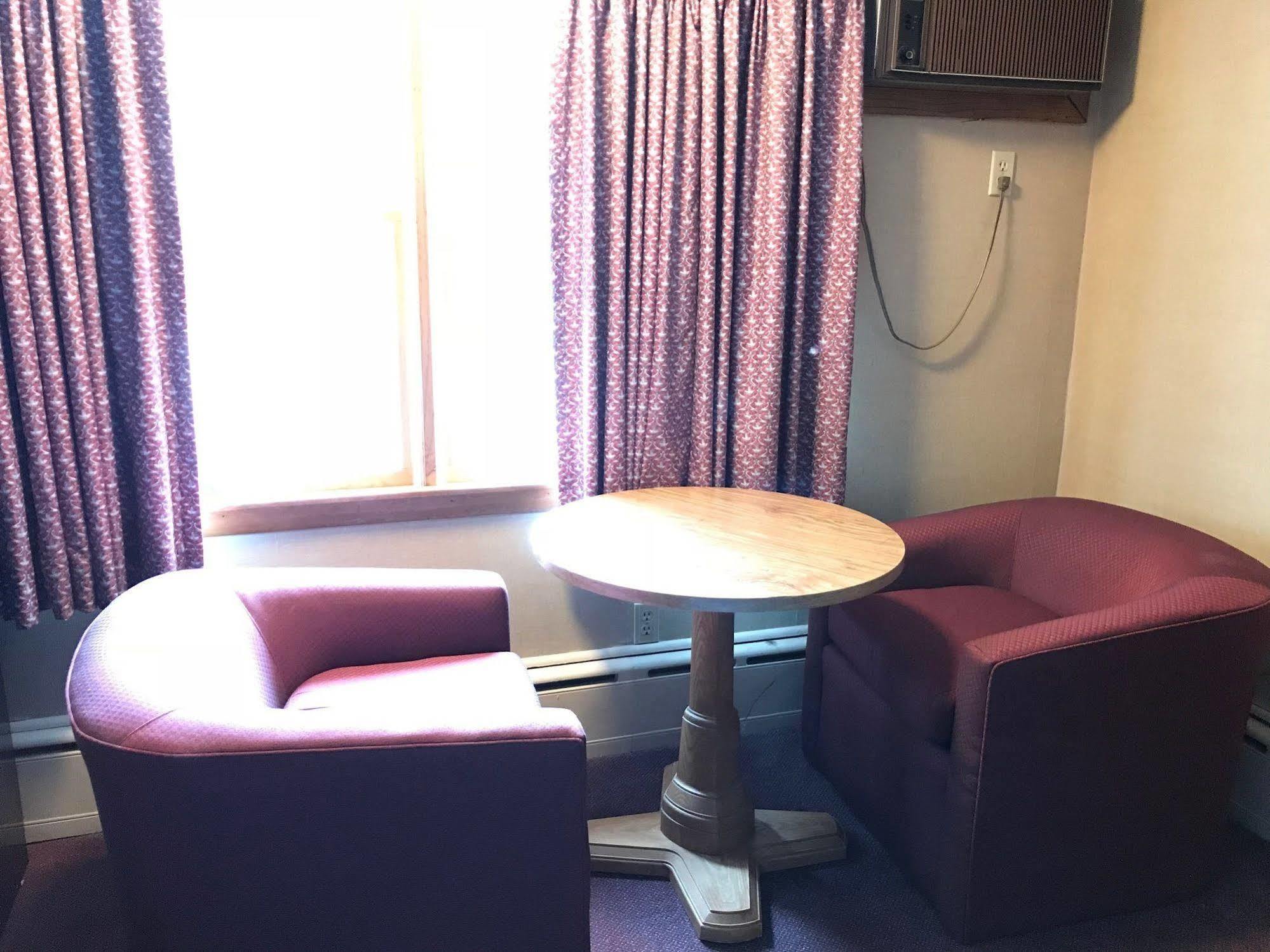 Economy Lodge 682 Main St ستيربريدج المظهر الخارجي الصورة