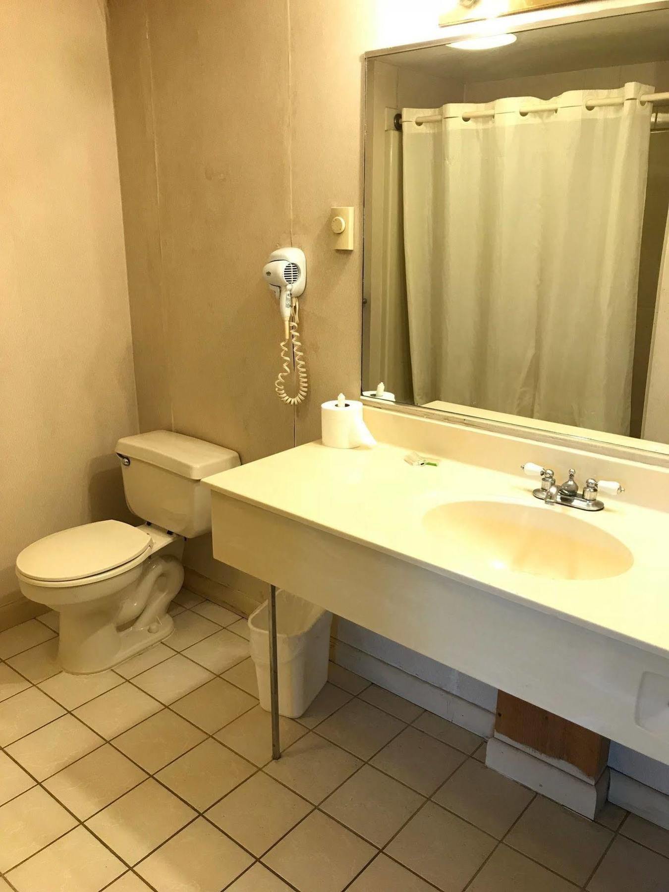 Economy Lodge 682 Main St ستيربريدج المظهر الخارجي الصورة