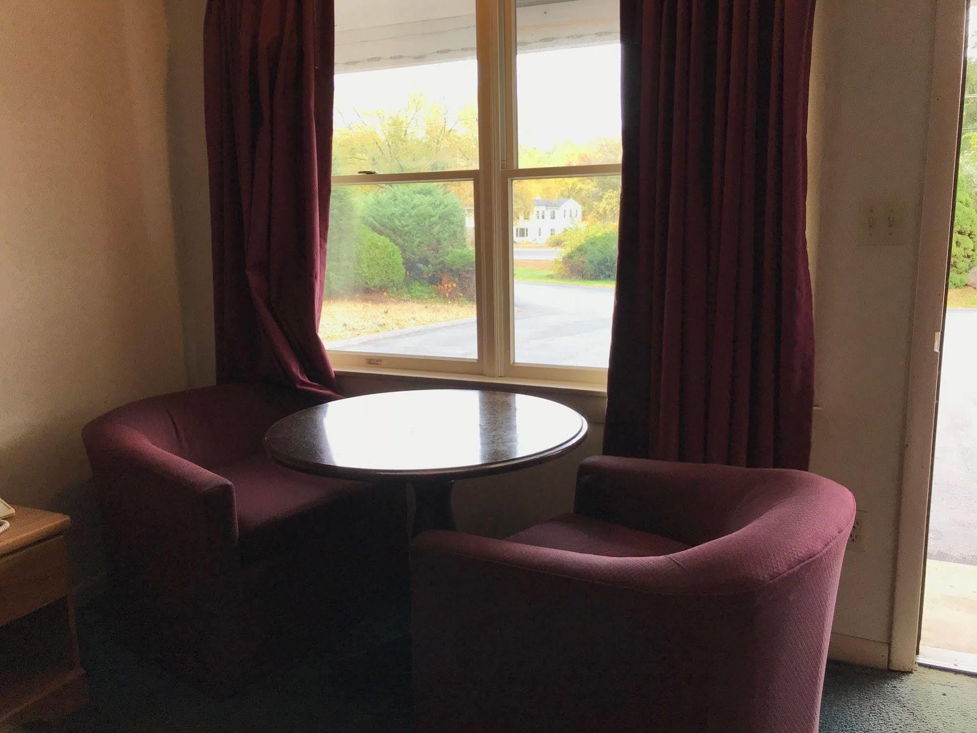 Economy Lodge 682 Main St ستيربريدج المظهر الخارجي الصورة
